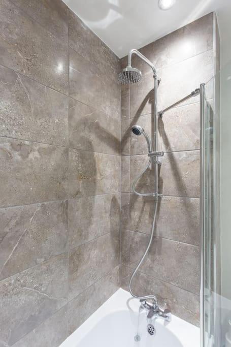 Polly'S Place Apartment Taunton & Free Off Road Parking & Wifi Zewnętrze zdjęcie