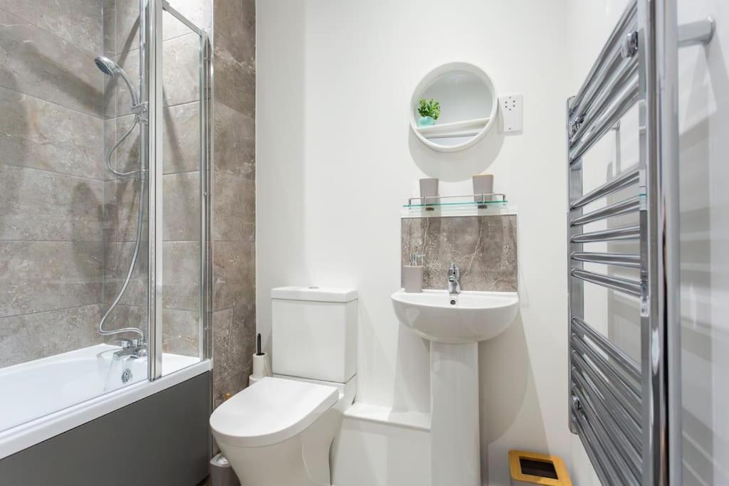 Polly'S Place Apartment Taunton & Free Off Road Parking & Wifi Zewnętrze zdjęcie
